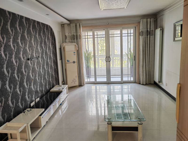 普通装修3室2厅1卫113m2104万元